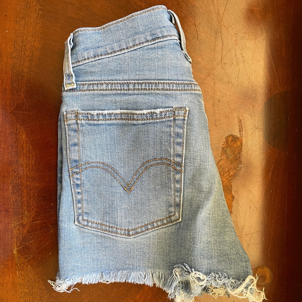 Levi’s streachy shorts